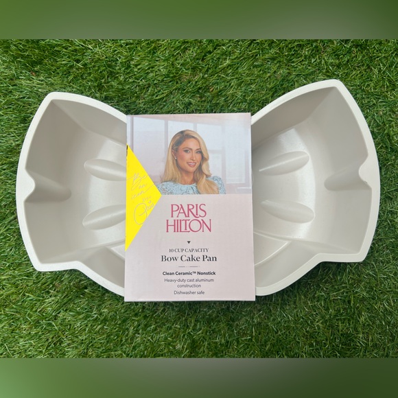 Paris Hilton Pink BOW Cake Pan - Picture 1 of 4